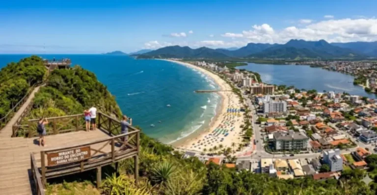 Morro do Encontro em Barra Velha com vista panorâmica da orla