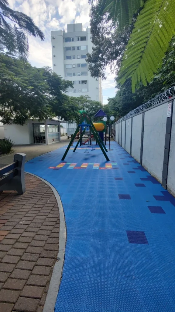 APARTAMENTO MOBILIADO À VENDA | BALNEÁRIO PIÇARRAS/SC